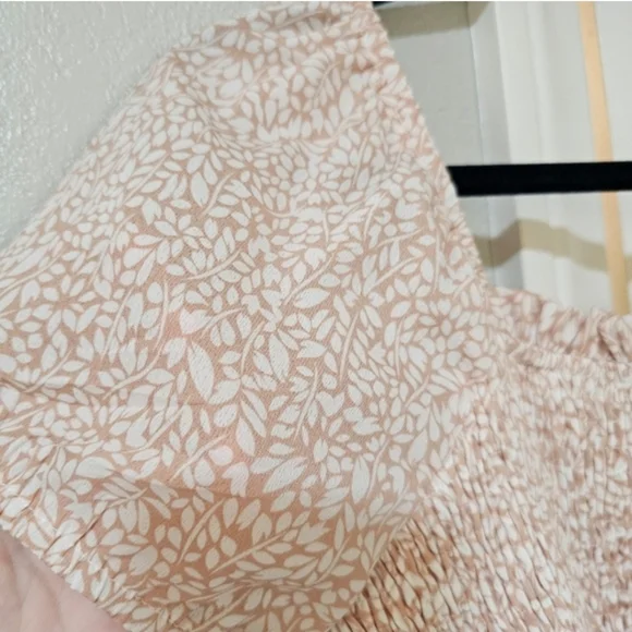 Paper Crane Blush Off-Shoulder Crop Top - Picture 3 of 6